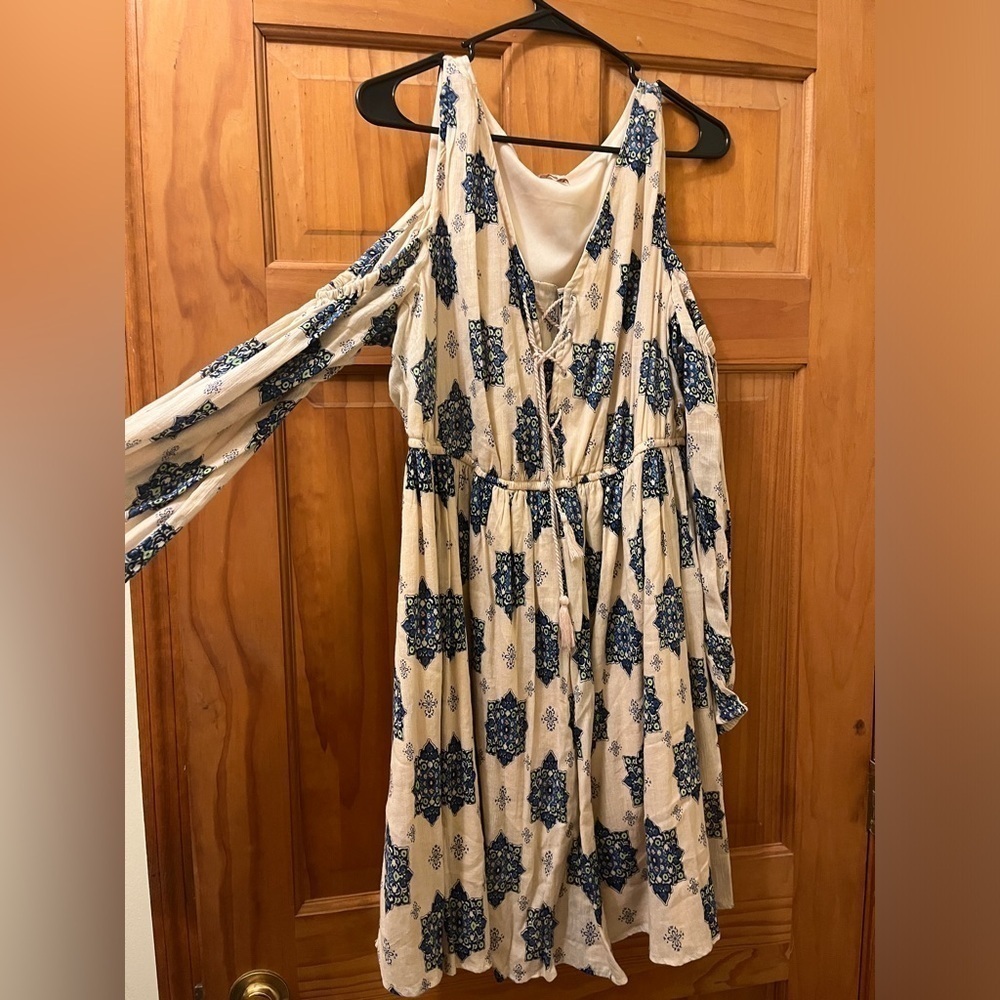 Red Camel Plus floral cold shoulder dress. size 1x